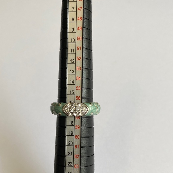 Enamel-Style Creamy Green Ring [Size 8] - Picture 4 of 5